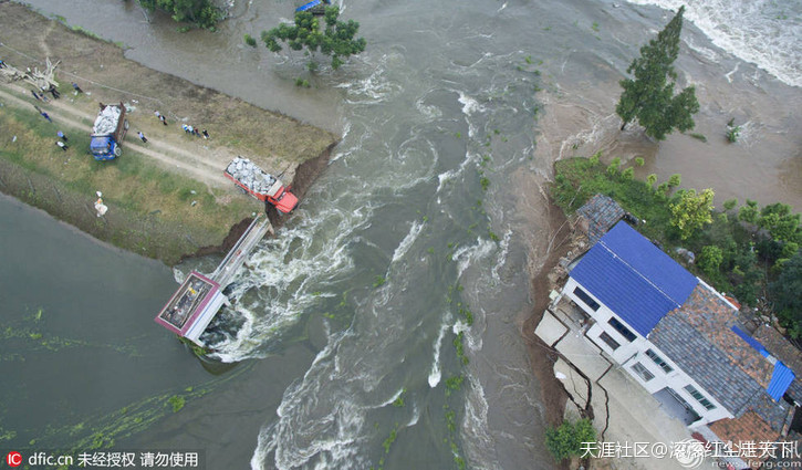 卡车山坡驾驶手机版:湖南卡车“敢死队”堵溃口：驾驶员在坠入前跳车(转载)-第2张图片-太平洋在线下载