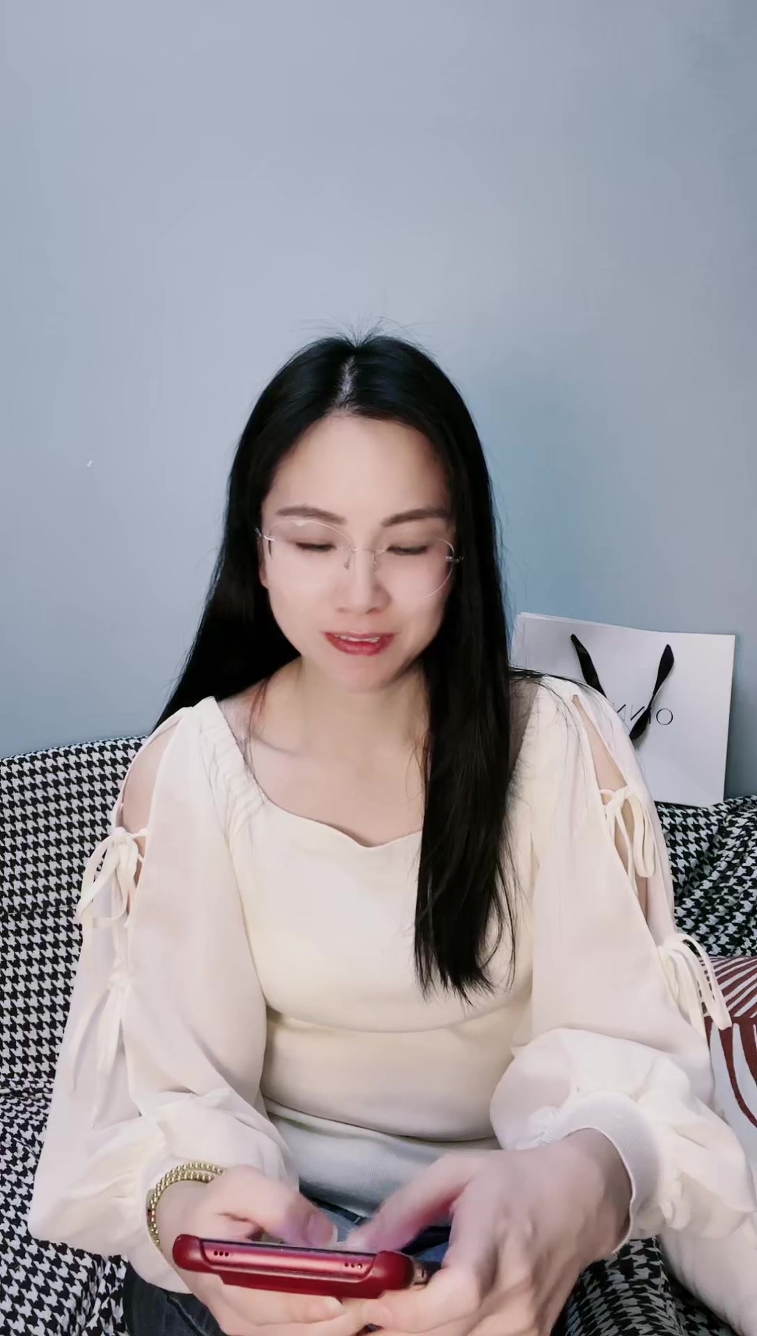 妖女直播495版苹果版(景区表演时尖刀砸中演员面部)-第4张图片-QuickQ官网